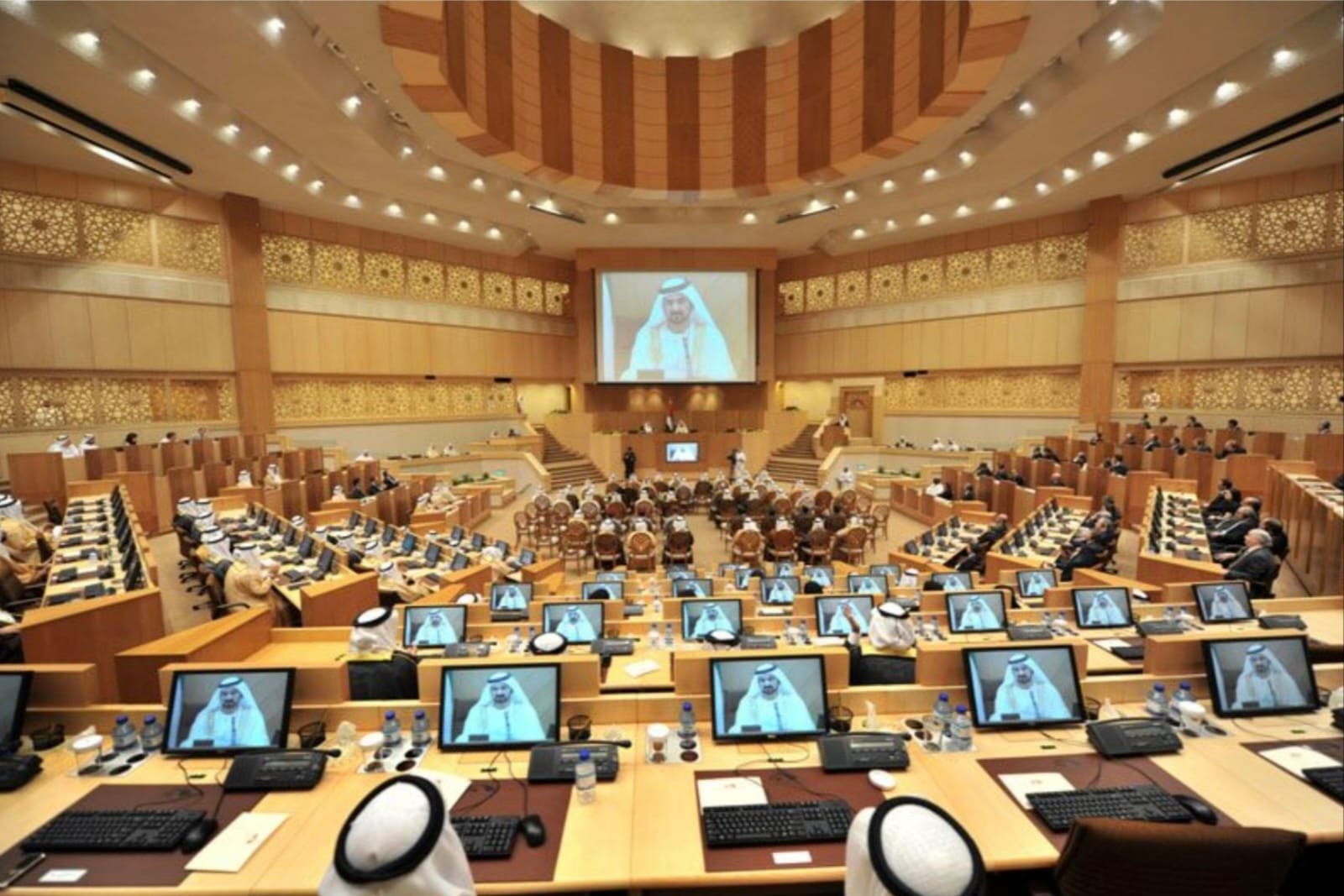 اجتماع تنسيقي بين جمعية الإمارات للمتقاعدين واللجنة المختصة لمراجعة قانون المعاشات الاتحادي